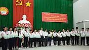 Hội Khuyến học tỉnh trao học bổng Quỹ Châu Á cho học sinh nữ nghèo học giỏi trong tỉnh