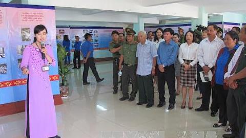 Triển lãm ảnh Chủ tịch Hồ Chí Minh với thế hệ trẻ