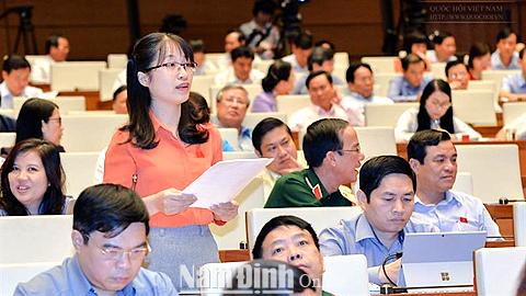 Tiếp tục thảo luận về kinh tế - xã hội và dự toán ngân sách Nhà nước