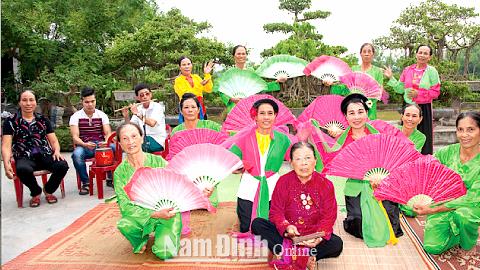 Đội chèo xóm Bắc Hải