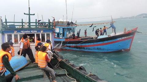 Cảnh sát biển cứu 6 ngư dân tỉnh ta gặp nạn trên biển