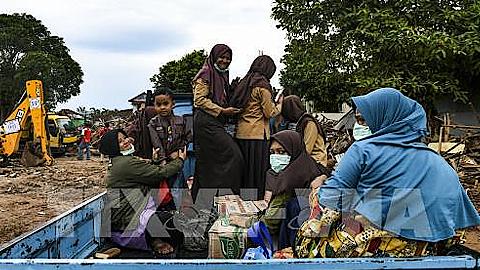 Indonesia sơ tán hơn 17.000 người khỏi các khu vực bị ảnh hưởng bởi sóng thần
