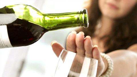 Cách ứng phó với ngộ độc rượu