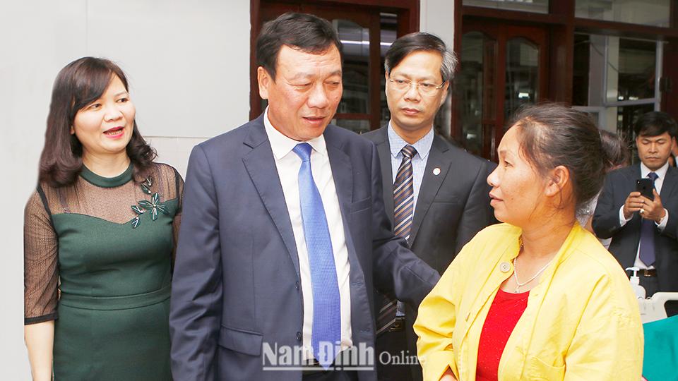 Các đồng chí lãnh đạo tỉnh thăm, chúc Tết các đơn vị làm nhiệm vụ đêm Giao thừa