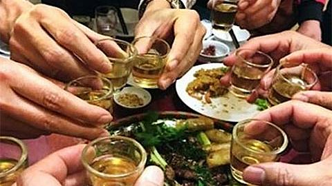 Báo động tình trạng lạm dụng rượu, bia trong dịp lễ, Tết