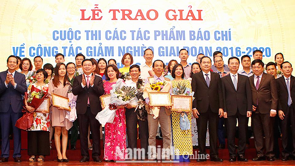Trao giải Cuộc thi các tác phẩm báo chí về công tác giảm nghèo năm 2019