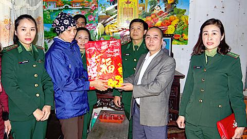 Phối hợp tổ chức chương trình "Xuân Biên phòng - Ấm lòng dân bản"
