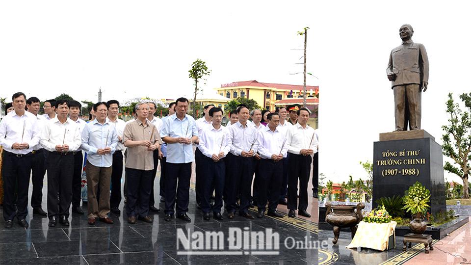 Đồng chí Trần Quốc Vượng, Ủy viên Bộ Chính trị, Thường trực Ban Bí thư Trung ương Đảng dâng hương tưởng niệm Tổng Bí thư Trường Chinh