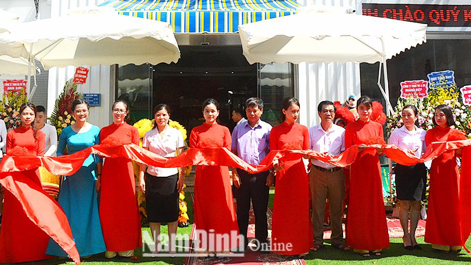 Khai trương Văn phòng công chứng Trịnh Thị Hồng