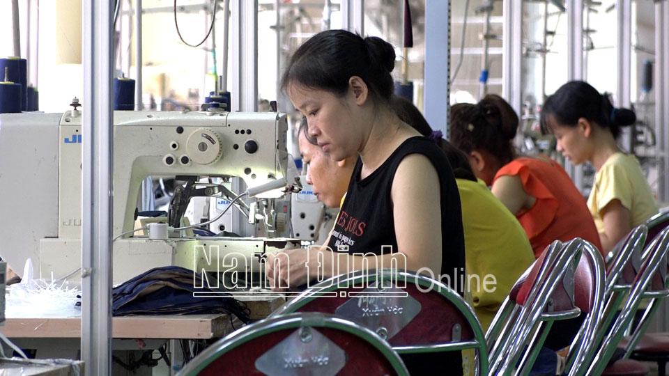 Người lao động tiết kiệm chi tiêu do ảnh hưởng bởi dịch COVID-19