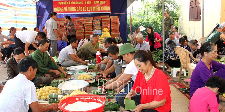 Những tấm lòng sẻ chia với đồng bào miền Trung
