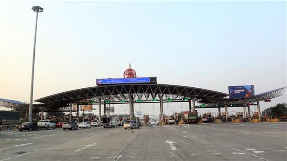 Phương tiện của các đơn vị thuộc Bộ Giao thông Vận tải phải dán thẻ thu phí không dừng