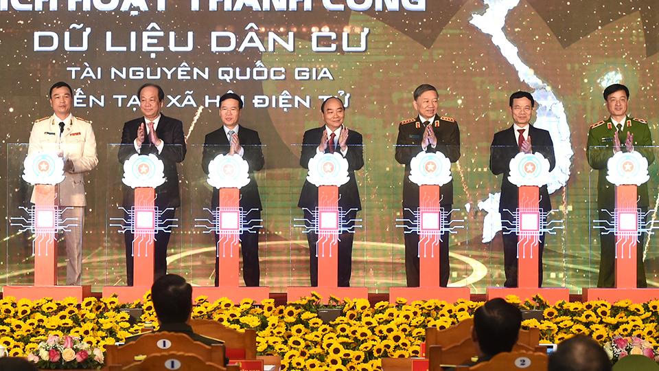 Thủ tướng Nguyễn Xuân Phúc dự khai trương 2 hệ thống cơ sở dữ liệu phục vụ lợi ích mọi người dân