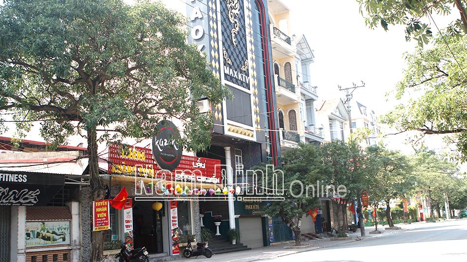 Cho phép các cơ sở kinh doanh, dịch vụ karaoke, vũ trường, quán bar... hoạt động trở lại