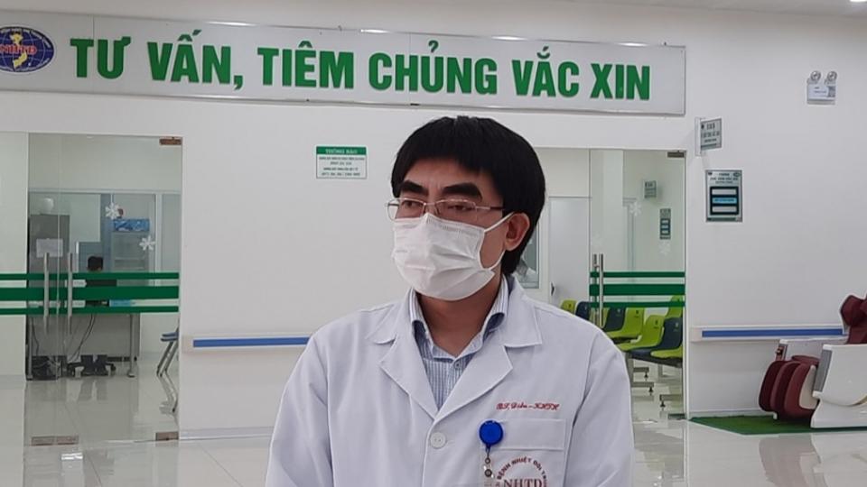 Chuyên gia y tế lo ngại "dịch chồng dịch" khi thời tiết chuyển mùa