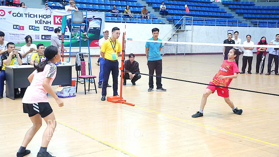 Ngày thi đấu thứ 5 Hội khỏe Phù Đổng tỉnh lần thứ X năm 2021: Trao 4 bộ Huy chương môn đá cầu