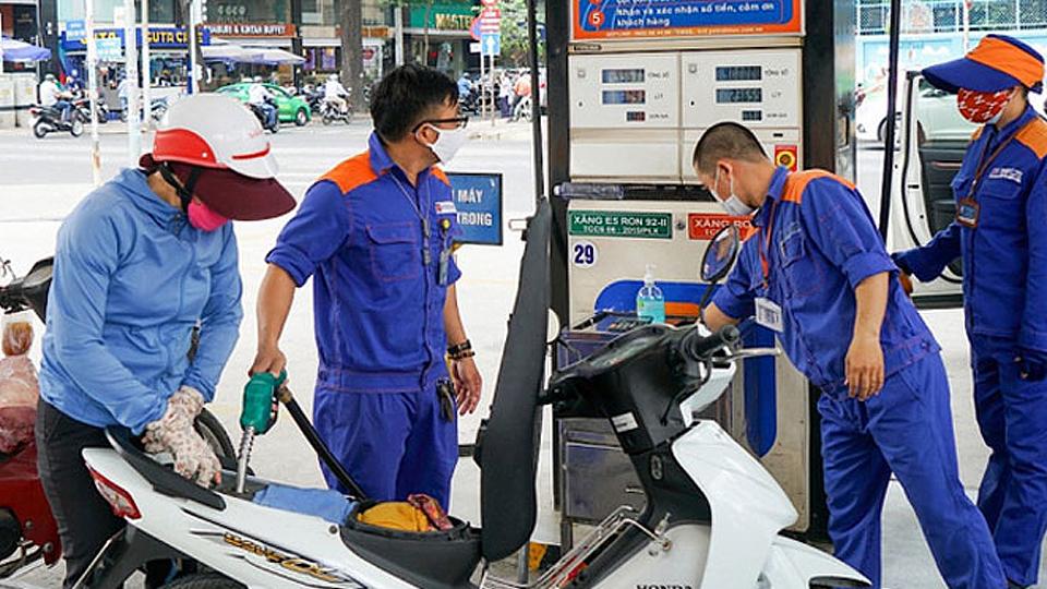 Giá xăng, dầu tăng gần 200 đồng/lít