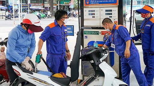 Chiều 12-5, giá xăng RON95 tăng 370 đồng/lít