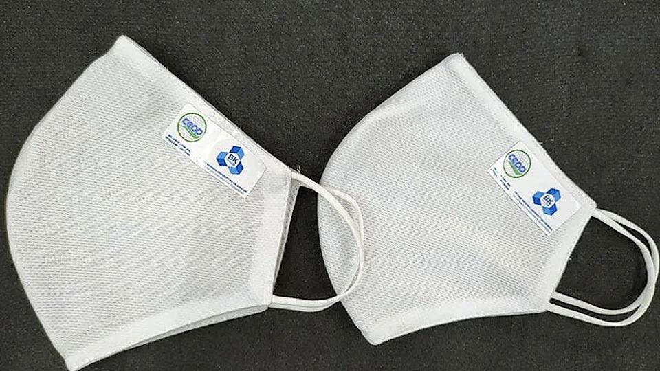Nhà khoa học Việt làm khẩu trang vải ngăn Covid-19
