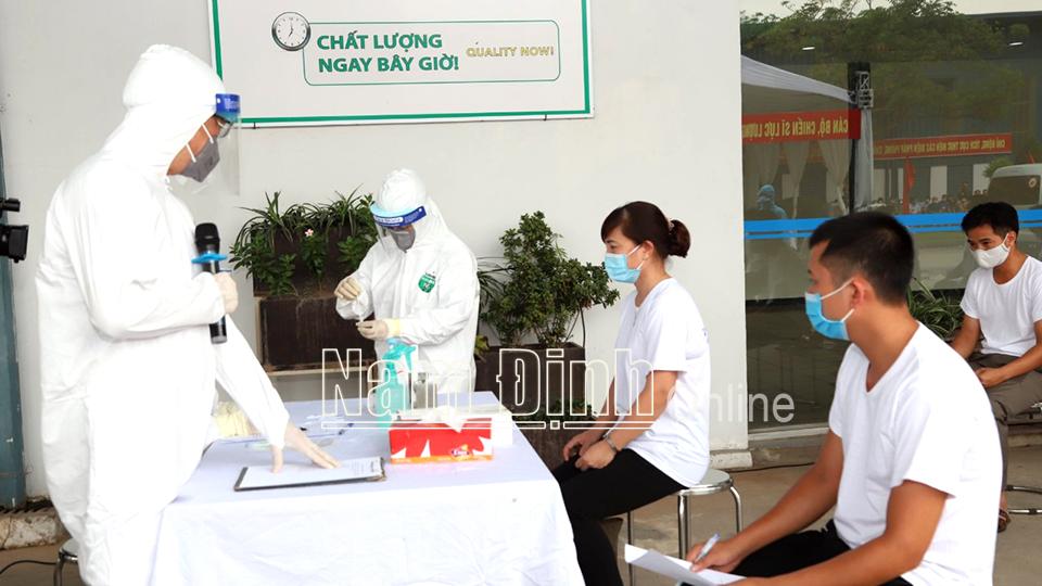 Tập huấn kỹ thuật lấy mẫu và xét nghiệm sàng lọc SARS-CoV-2 cho cán bộ y tế