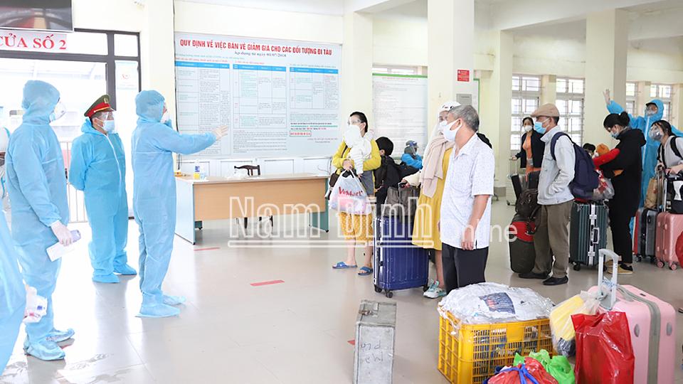 Hỗ trợ đón 1.018 công dân tỉnh Thái Bình từ các tỉnh phía Nam về quê