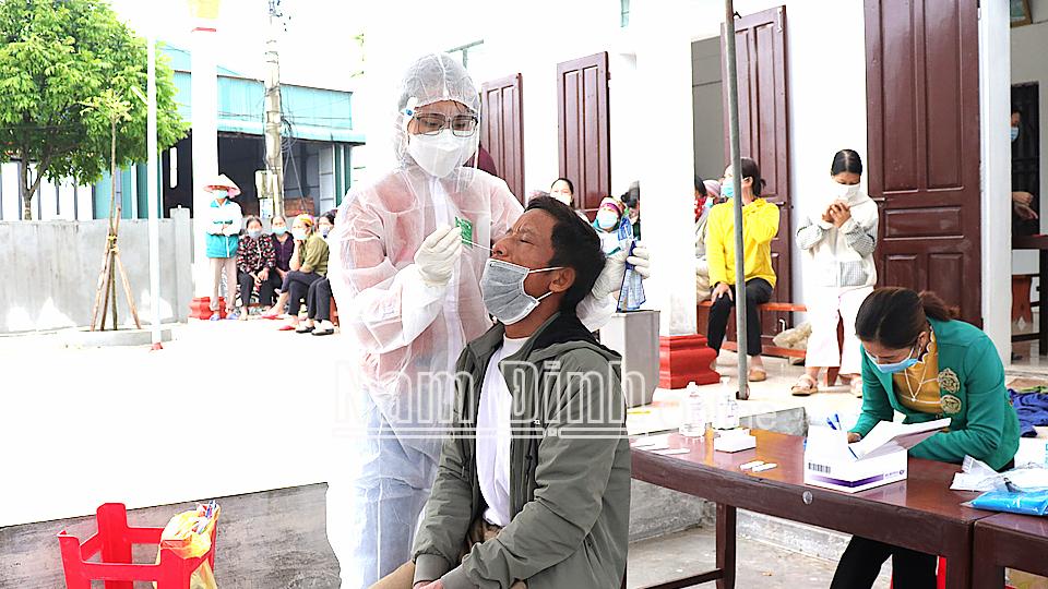 Thích ứng an toàn, linh hoạt, kiểm soát hiệu quả dịch COVID-19