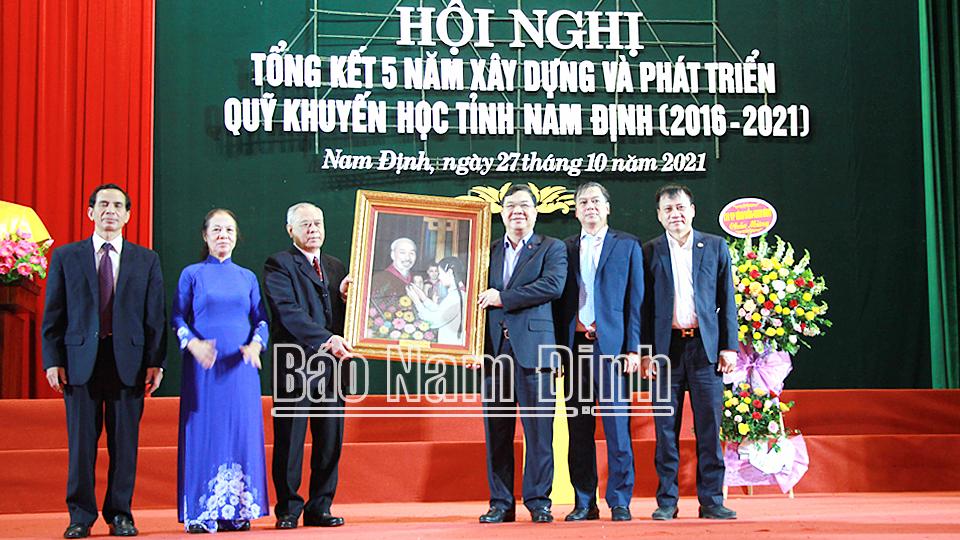 Tổng kết 5 năm xây dựng, phát triển Quỹ Khuyến học của tỉnh