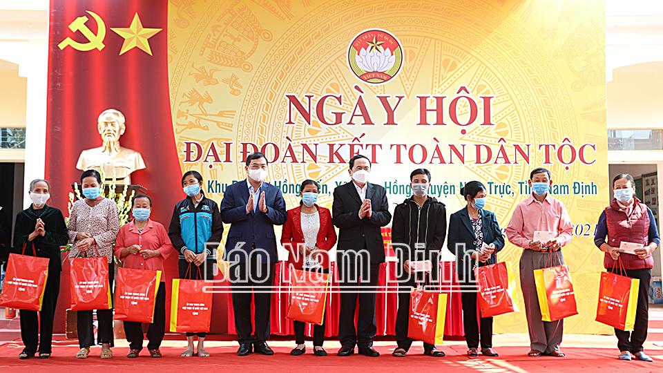 Đồng chí Phó Chủ tịch Thường trực Quốc hội dự Ngày hội Đại đoàn kết toàn dân tộc tại huyện Nam Trực