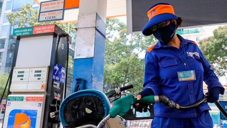 Từ 15 giờ chiều 4-5, giá xăng tăng nhẹ