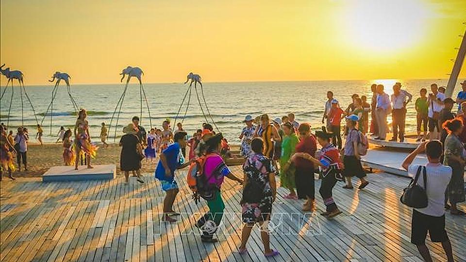 Du khách quốc tế đến Việt Nam trong tháng 5-2022 tăng 70,6%