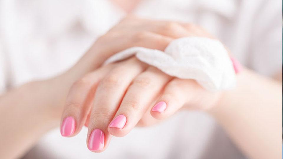 Khắc phục và điều trị chứng ra mồ hôi tay chân mùa hè