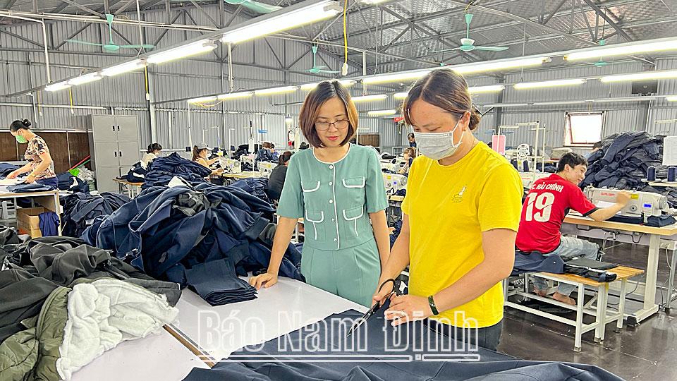 Thành công từ nghề may