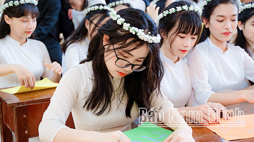 Những "đóa hoa điểm 10"