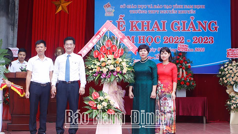 Đồng chí Phó Chủ tịch Thường trực UBND tỉnh dự khai giảng Trường THPT Nguyễn Khuyến