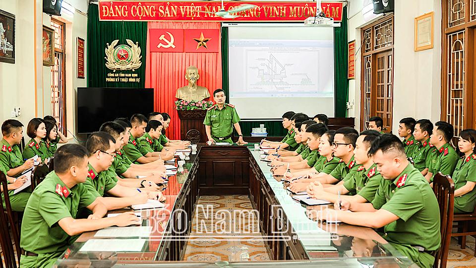 Chi bộ Phòng Kỹ thuật hình sự linh hoạt, sáng tạo trong việc học và làm theo lời Bác