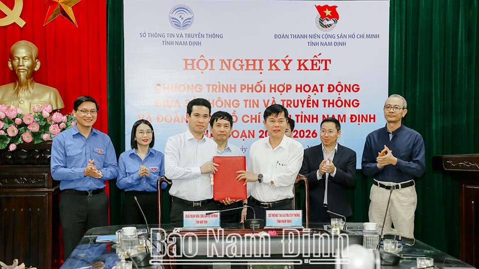 Ký kết chương trình phối hợp giữa Sở Thông tin và Truyền thông và Tỉnh Đoàn