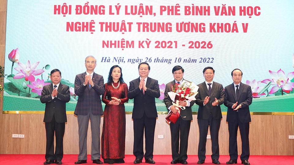 Ra mắt Hội đồng Lý luận phê bình văn học nghệ thuật Trung ương khóa V